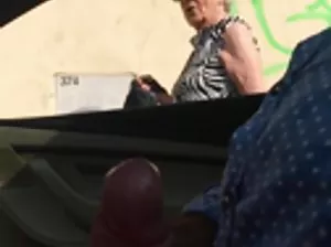 Workout in the gym ended for a crumb hard-on