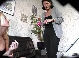 Beautiful Asian girl inserts in her pilot a big black