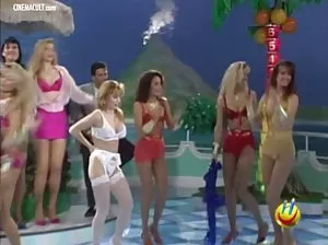 Inna parted the Bulkie and gave herself to in the back aisle