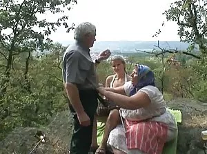 Beauty with a big butt is trying on new tights