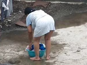 Babe makes her husband's favorite blow job in the car