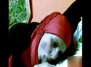 Hot chick vigorously fingering pink vibrator and furiously ends