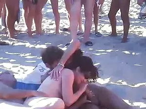 Two males simultaneously fart blonde knot and end her in the kitty