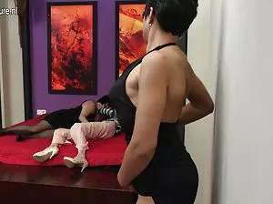 Experienced seductress gets banged at once with two young peppers