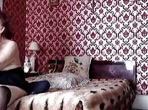 Cleaning in the bedroom ended in a stormy orgasm