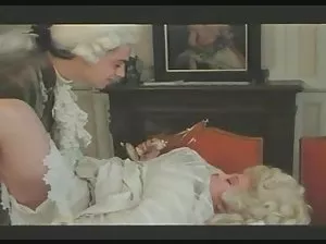 Girls go naked in the bath in front of a hidden camera