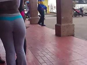 Mature shaggy pilot chick in pantyhose