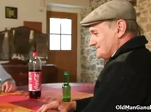 Young beauty skillfully planted anus on the device boyfriend