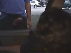 Babe gets an orgasm from the ostrich