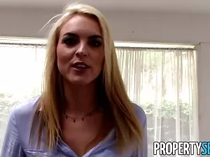 Insatiable man fucks in the backyard blonde bodybuilder