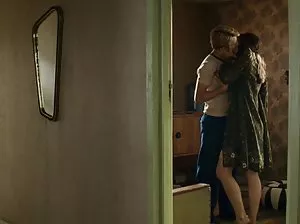 Passionate hochluška sucks penis and gives in the Popu burning Brjunetu