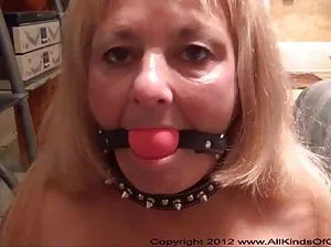 Naked Polish washes Russian man in a bath